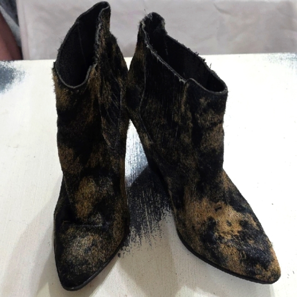 Adam Tucker MeToo Leather Dyed Cow Hair Black/Brown Heels Ankle Booties Sz 9 EUC